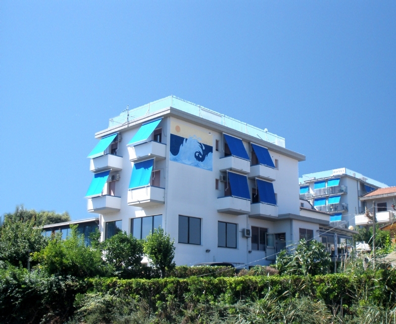 MARE BLU, Pineto